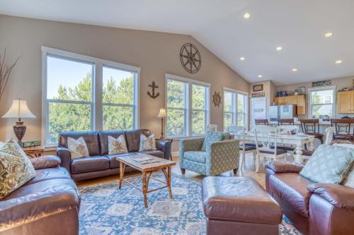 a living room with couches and a dining room at The Mermaid in Lincoln City