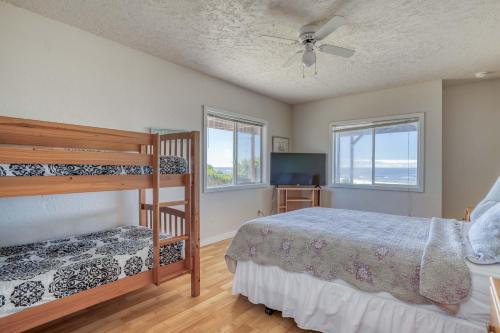 a bedroom with a bunk bed and a ceiling fan at Star of the Sea in Lincoln City