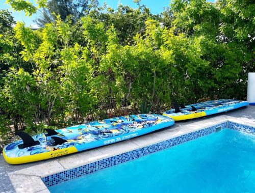 La alberca dentro o cerca de Gracehaven Villas -Choose you own private villa with pool - 250 yds to Grace Bay beach