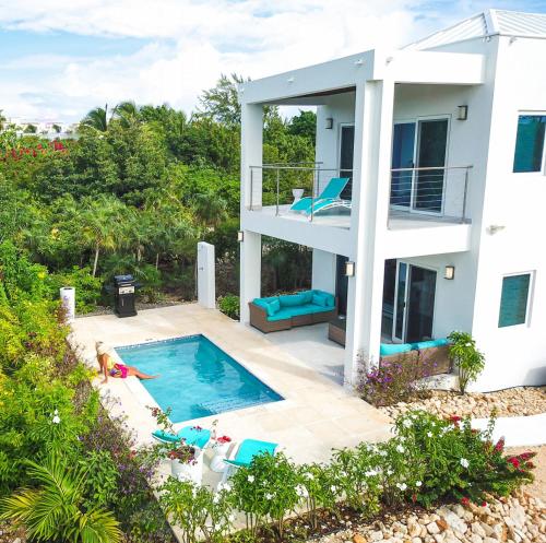 La alberca dentro o cerca de Gracehaven Villas -Choose you own private villa with pool - 250 yds to Grace Bay beach