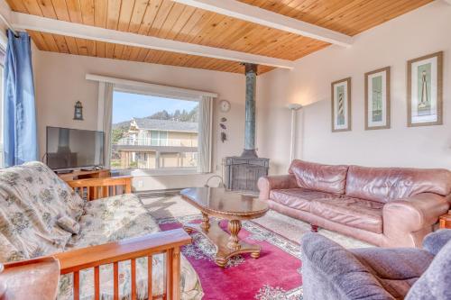 a living room with leather furniture and a fireplace at A Sea Breeze in Lincoln City