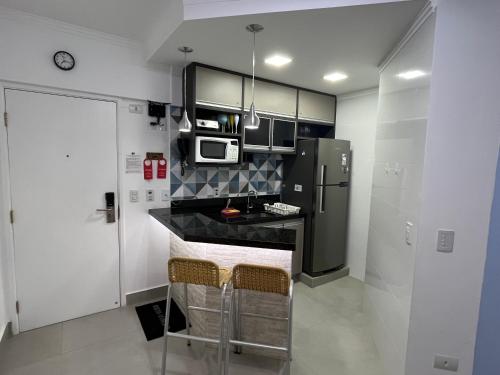 Dapur atau dapur kecil di FLAT RIVIERA COM VISTA MAR A 150m DA PRAIA !
