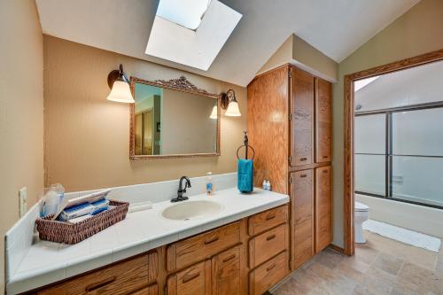 Phòng tắm tại Hot Tub and Games Spacious Golf Retreat in Payson