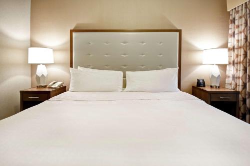 Postel nebo postele na pokoji v ubytování Homewood Suites by Hilton Boise