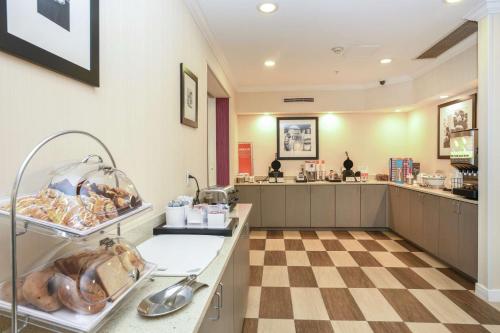 Hampton Inn Jacksonville - East Regency Square Image
