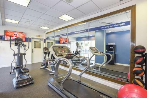 a gym with treadmills and ellipticals in a room at Hampton Inn Jacksonville - East Regency Square in Jacksonville
