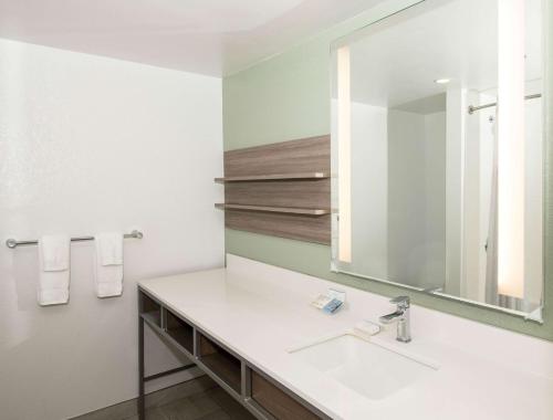a bathroom with a sink and a mirror at Hilton Garden Inn Jacksonville JTB/Deerwood Park in Jacksonville