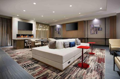DoubleTree by Hilton Chicago Midway Airport, IL Image