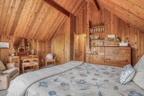 Ένα ή περισσότερα κρεβάτια σε δωμάτιο στο Chez Nous Chalet - Meredith Lodging