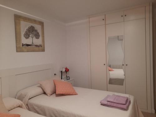 a bedroom with a bed with two towels on it at Armonía y Tranquilidad 2 in Albacete