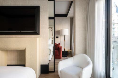 Ένα ή περισσότερα κρεβάτια σε δωμάτιο στο Hotel Montera Madrid, Curio Collection By Hilton