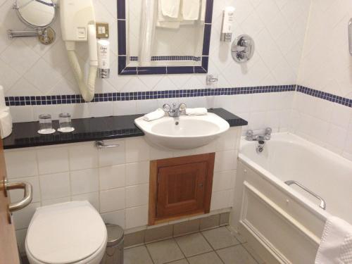 Kilford Arms tesisinde bir banyo