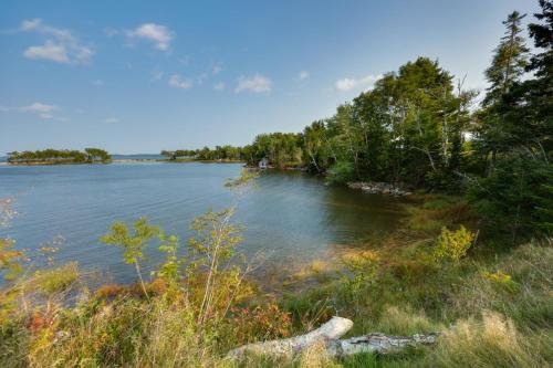 Oceanfront Milbridge Getaway with Deck and Views! – Photos 2