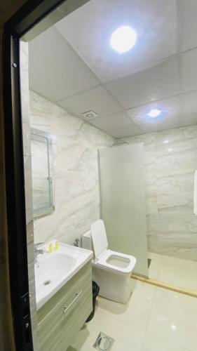 Koupelna v ubytování Al Reem Luxury Camp