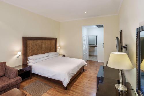 Ένα ή περισσότερα κρεβάτια σε δωμάτιο στο Protea Hotel by Marriott Lusaka Safari Lodge