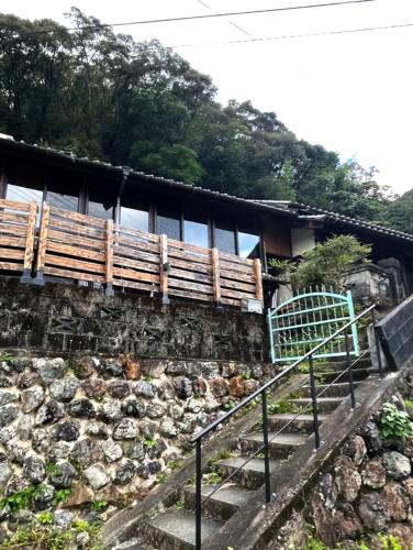 a building with a bunch of windows and some stairs at Yananose house in Dekiji
