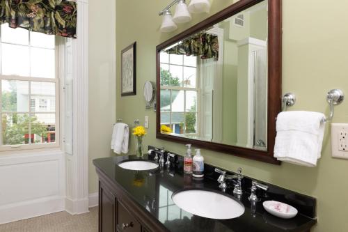 a bathroom with two sinks and a large mirror at Carlisle House Bed and Breakfast in Carlisle