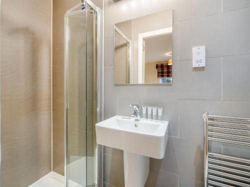 a bathroom with a sink and a shower at Burnside West Cottage- Uk39596 in Strathkinness