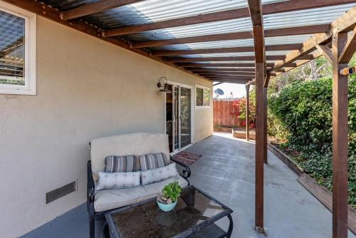 Balkoni atau teres di Boutique Home close to Monterey, Big Sur, Carmel STR25-20