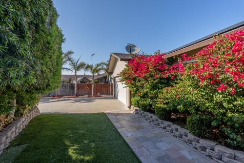 Taman di luar Boutique Home close to Monterey, Big Sur, Carmel STR25-20