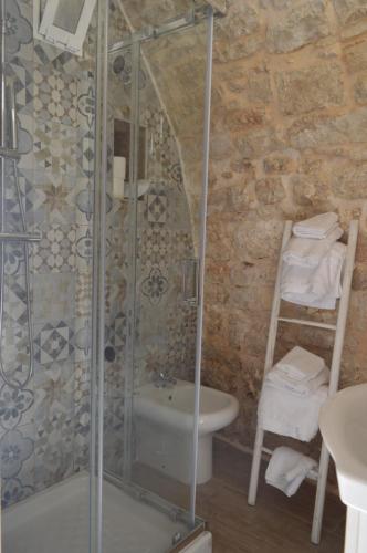 a bathroom with a shower and a sink at Geometric Donna Giulia in Casamassima