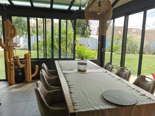 Κήπος έξω από το Chambre double dans villa avec piscine salle de bains privée