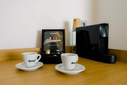 Ray Hotel Corfuにあるコーヒーまたはお茶