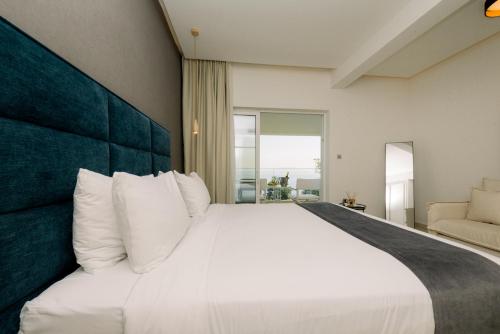 Ray Hotel Corfuにあるベッド