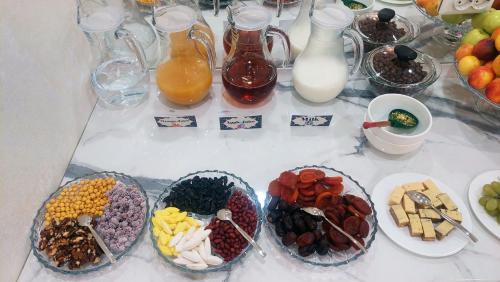Makanan di atau berdekatan hotel