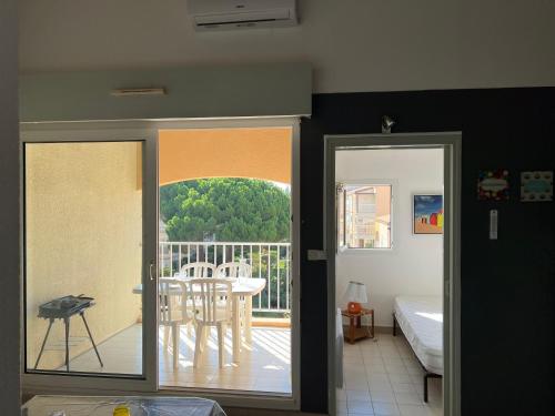 Photo de la galerie de l'établissement JEAN BART III Joli T2 cabine mezzanine proche plage Richelieu Cap d'Agde, au Cap d'Agde