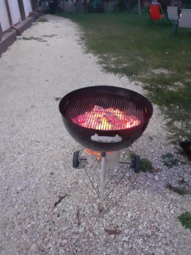 a grill sitting on top of a bbq at LE CERQUE in Spoleto