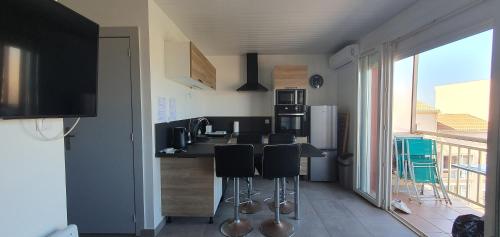 Kuchyň nebo kuchyňský kout v ubytování Studio à 50m des plages "Le Bella Vista"