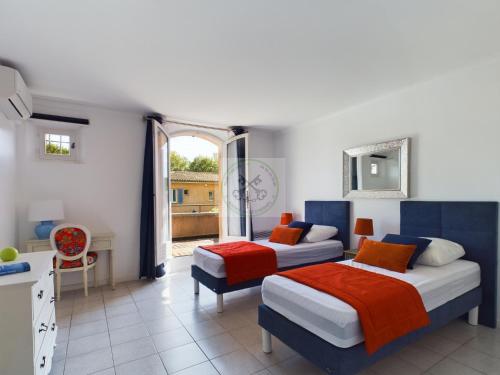 a bedroom with two beds and a window at Villa 4 chambres avec piscine in Fréjus