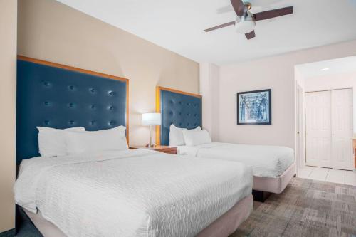 Katil atau katil-katil dalam bilik di Homewood Suites by Hilton St. Louis - Galleria
