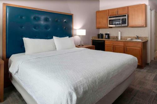Кухня или мини-кухня в Homewood Suites by Hilton St. Louis - Galleria
