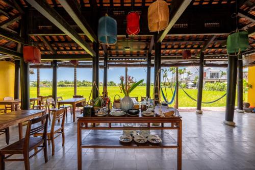 Restaurace v ubytování Chez Mimosa Rice Field Retreat