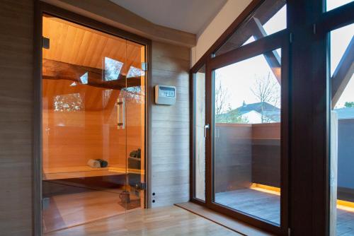 a pivot door in a home with a glass entry door at Le Temps d'une Fugue in Lierneux
