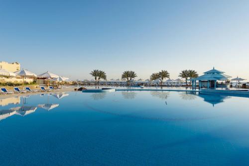 Swimmingpoolen hos eller tæt på Concorde Moreen Beach Resort