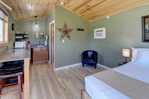a bedroom with a bed and a kitchen with a counter at Eagle’s Landing Lodge in Custer