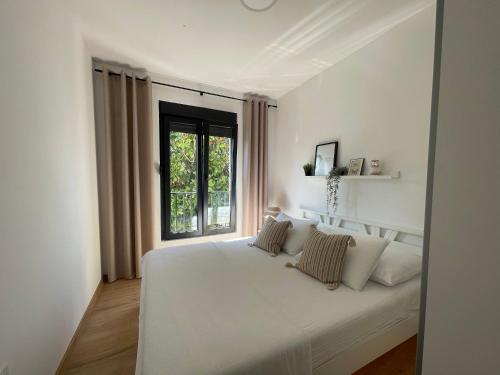 Łóżko lub łóżka w pokoju w obiekcie Apartments & Rooms Marina
