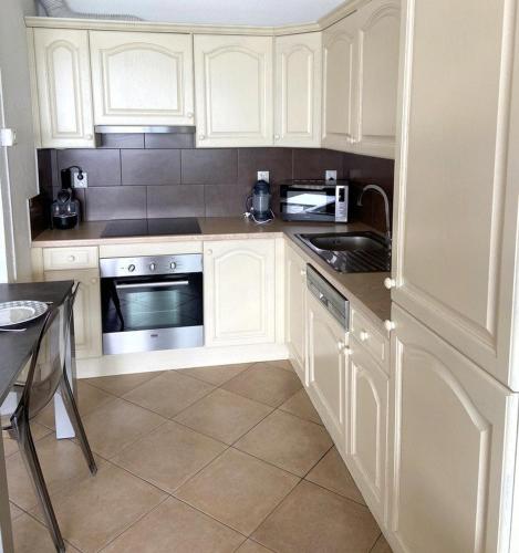 Photo de la galerie de l'établissement Appartement T3 vue mer - piscine - parking privé - 6ARGO506, au Barcarès