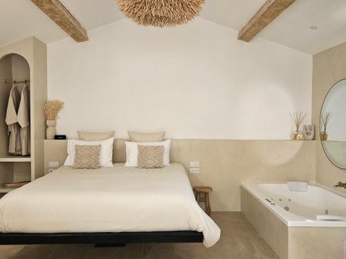 a bedroom with a bed and a bath tub at Le Clos des Délices - Love Room in Aubagne
