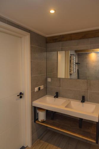Bilik mandi di Sallands huisje