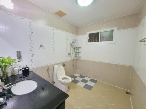 a bathroom with a sink and a toilet at Palmy House Homestay Udonthani in Udon Thani