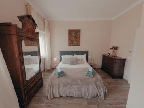 a bedroom with a large bed and a large mirror at Villa Luxury Vista Vigneti-Piscina Privata in Agliano Terme
