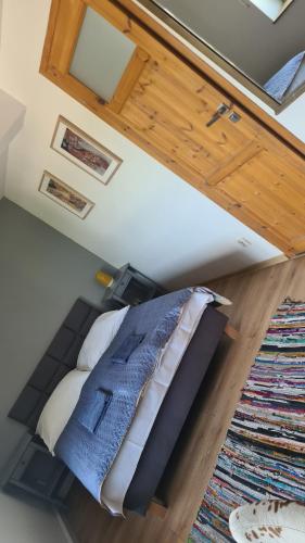 a bedroom with a bed in a room at Es8bar in Łozina