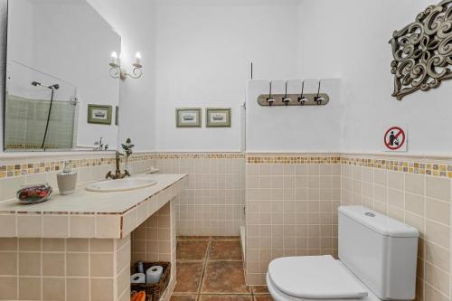 A bathroom at Apartamento rural Los Roferos