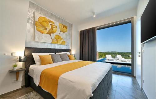 Кровать или кровати в номере Lovely Home In Radovan With House A Panoramic View