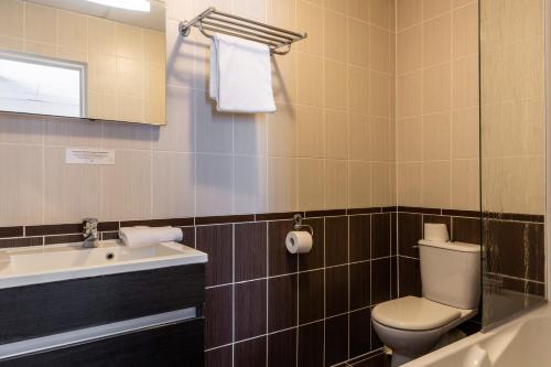 Bilik mandi di Hôtel HAPY