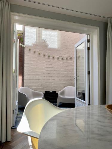 Posezení v ubytování Studio 157, in de stad aan de gracht